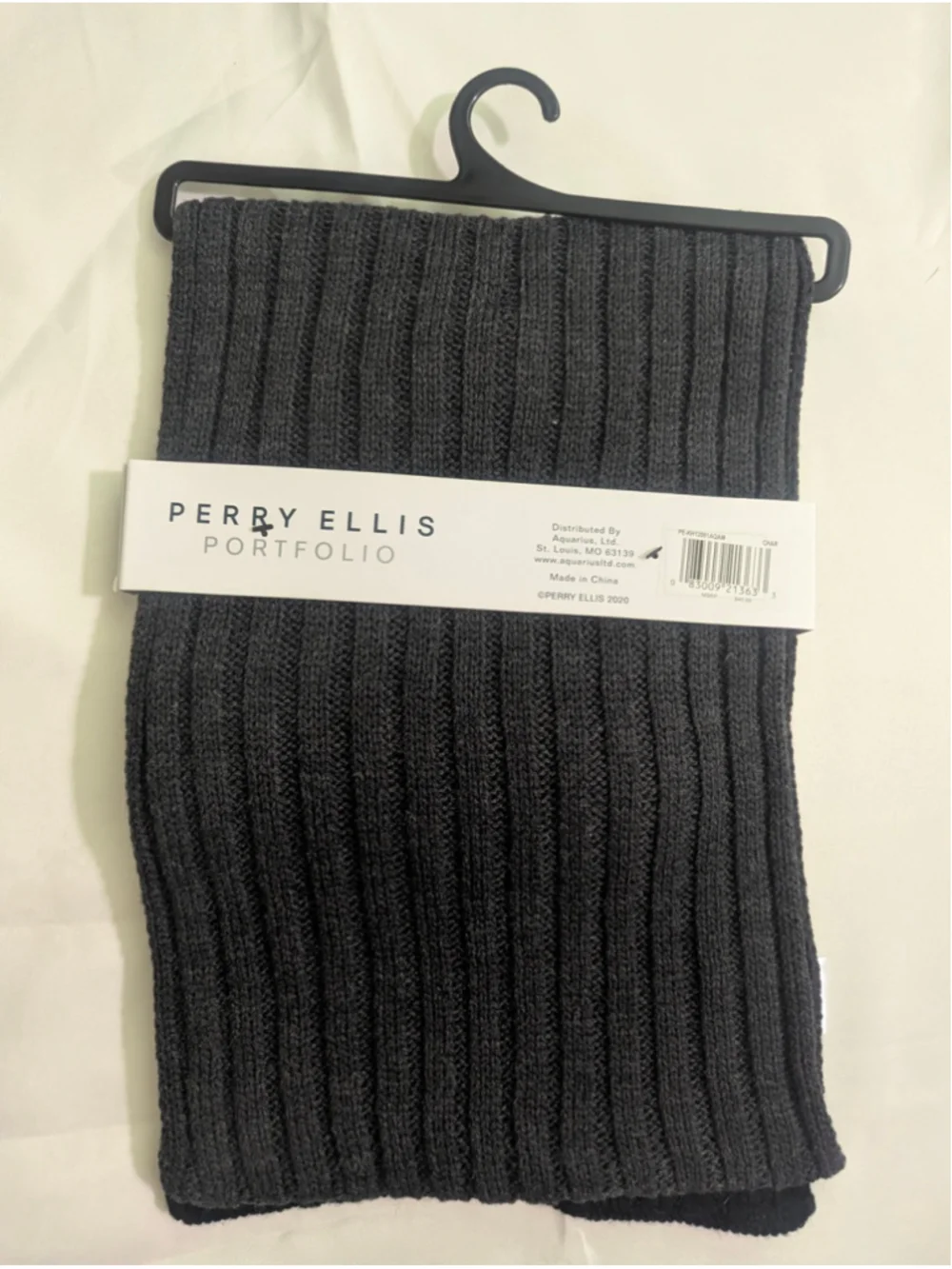 Perry Ellis Charcoal Ribbed Beanie Scarf Set NWT